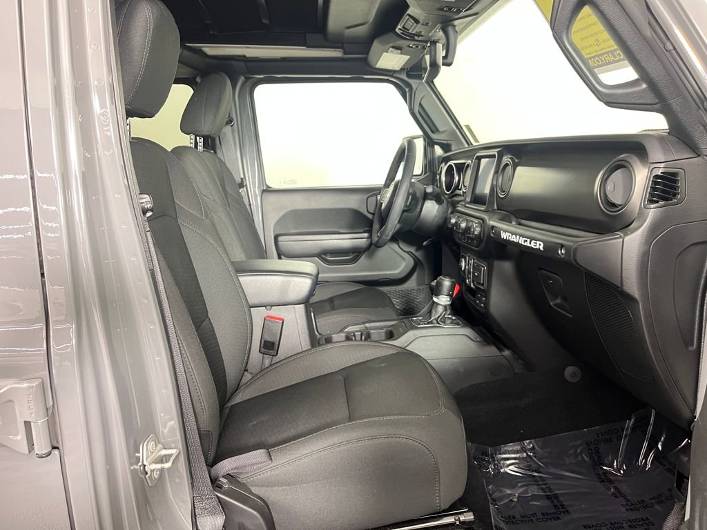 Used 2023 Jeep Wrangler Unlimited w/ Sun & Screen Package image 17