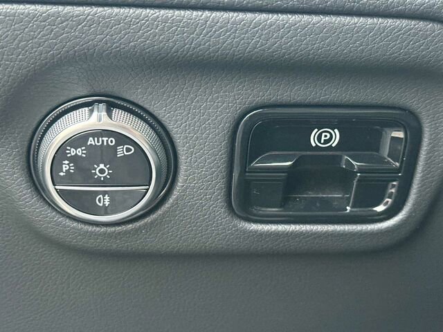 Certified 2024 Mercedes-Benz EQE 350+ 4MATIC Sedan w/ Driver Assistance Package image 33