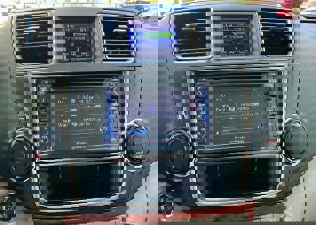 Used 2013 Toyota Highlander Limited image 26