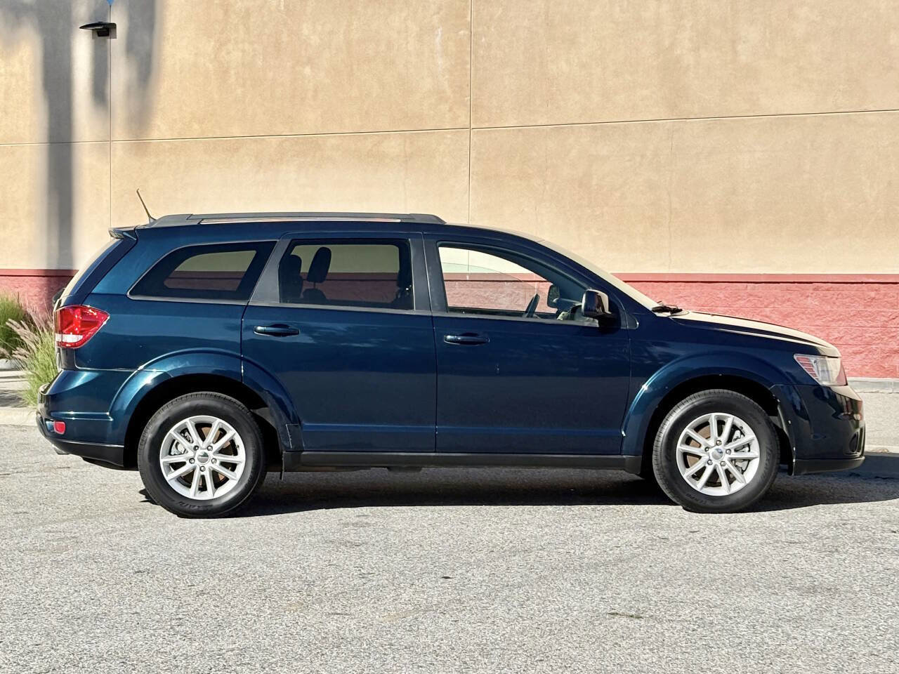 Used 2014 Dodge Journey SXT w/ Flexible Seating Group image 8