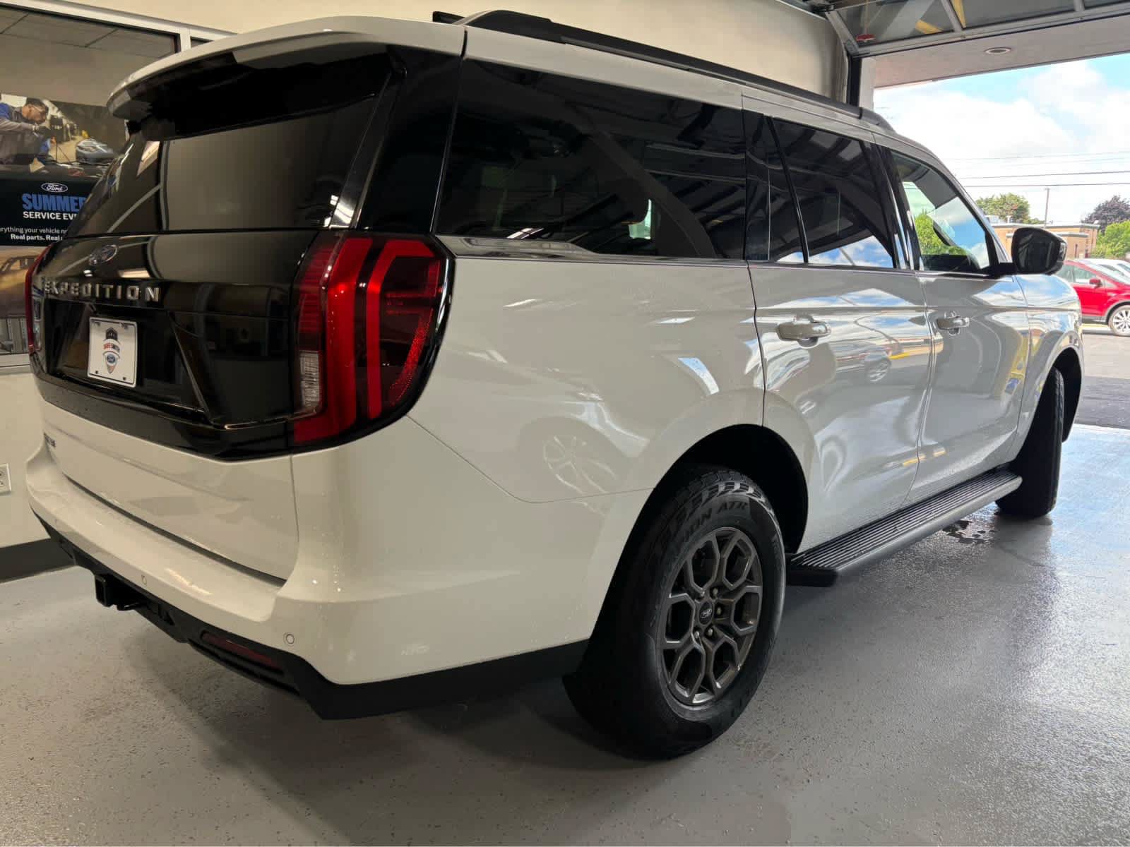 Certified 2025 Ford Expedition Active AWD/4WD image 8