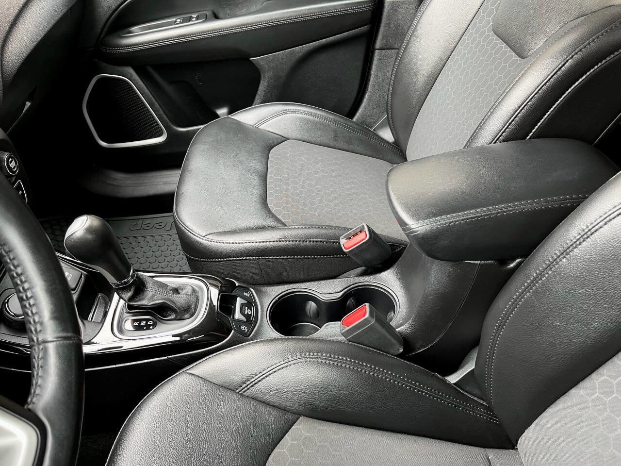 Used 2019 Jeep Compass Latitude image 31