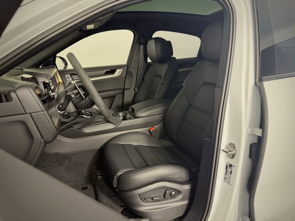 New 2026 Porsche Cayenne Coupe AWD/4WD image 5