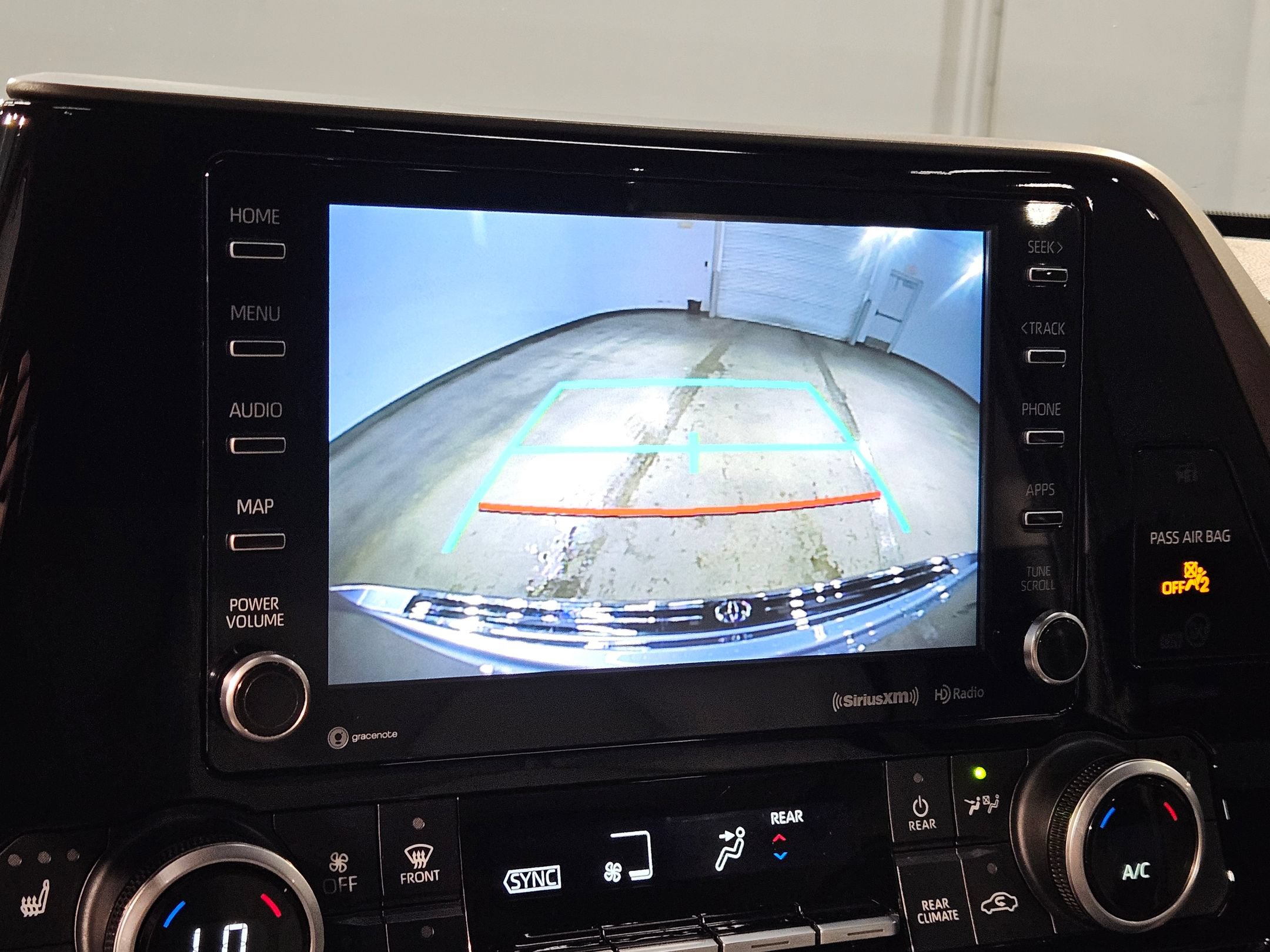 Used 2021 Toyota Highlander XLE FWD image 31