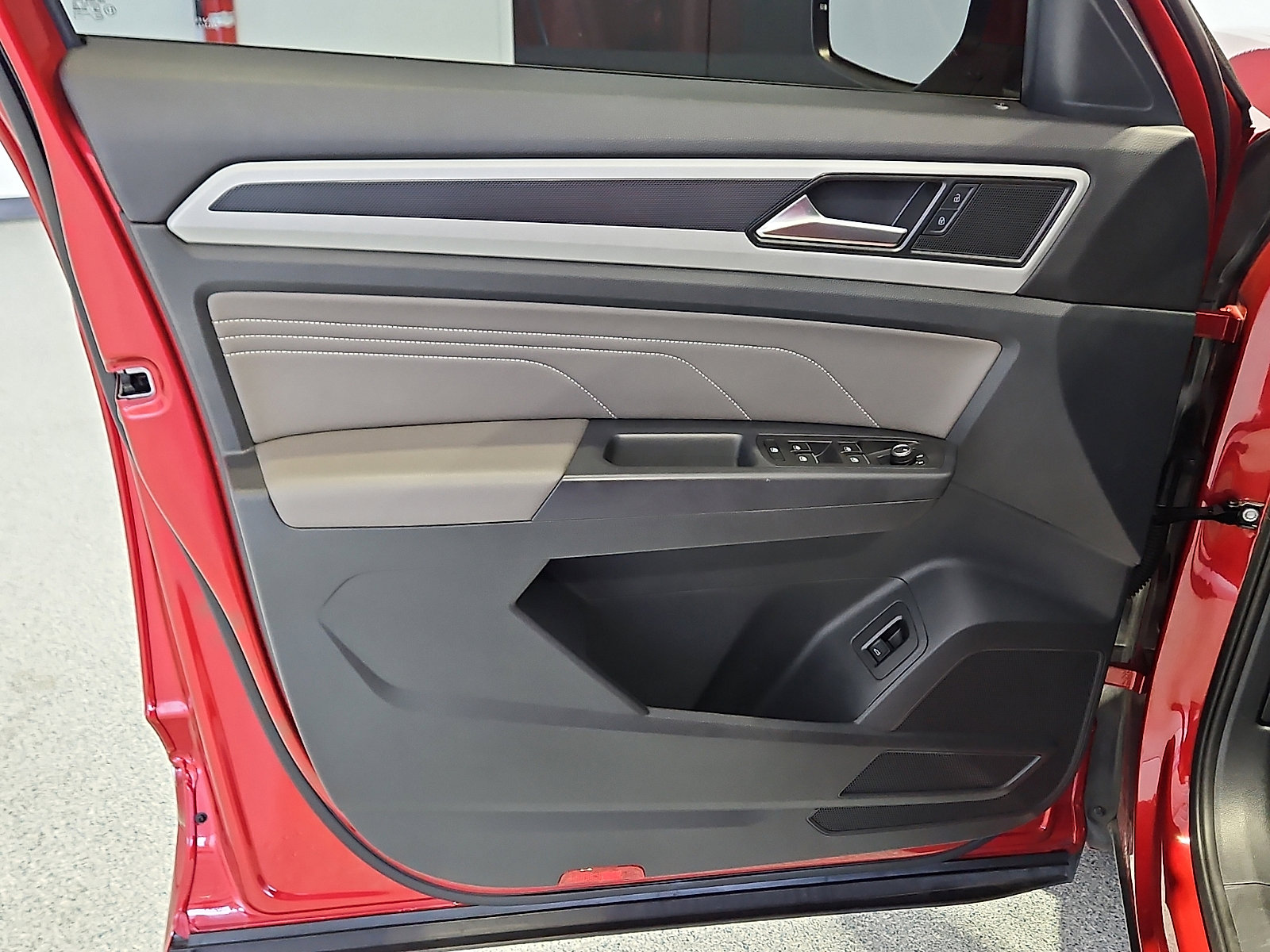 Certified 2022 Volkswagen Atlas Cross Sport SEL R-Line w/ Cross Sport MDO Package AWD/4WD image 15