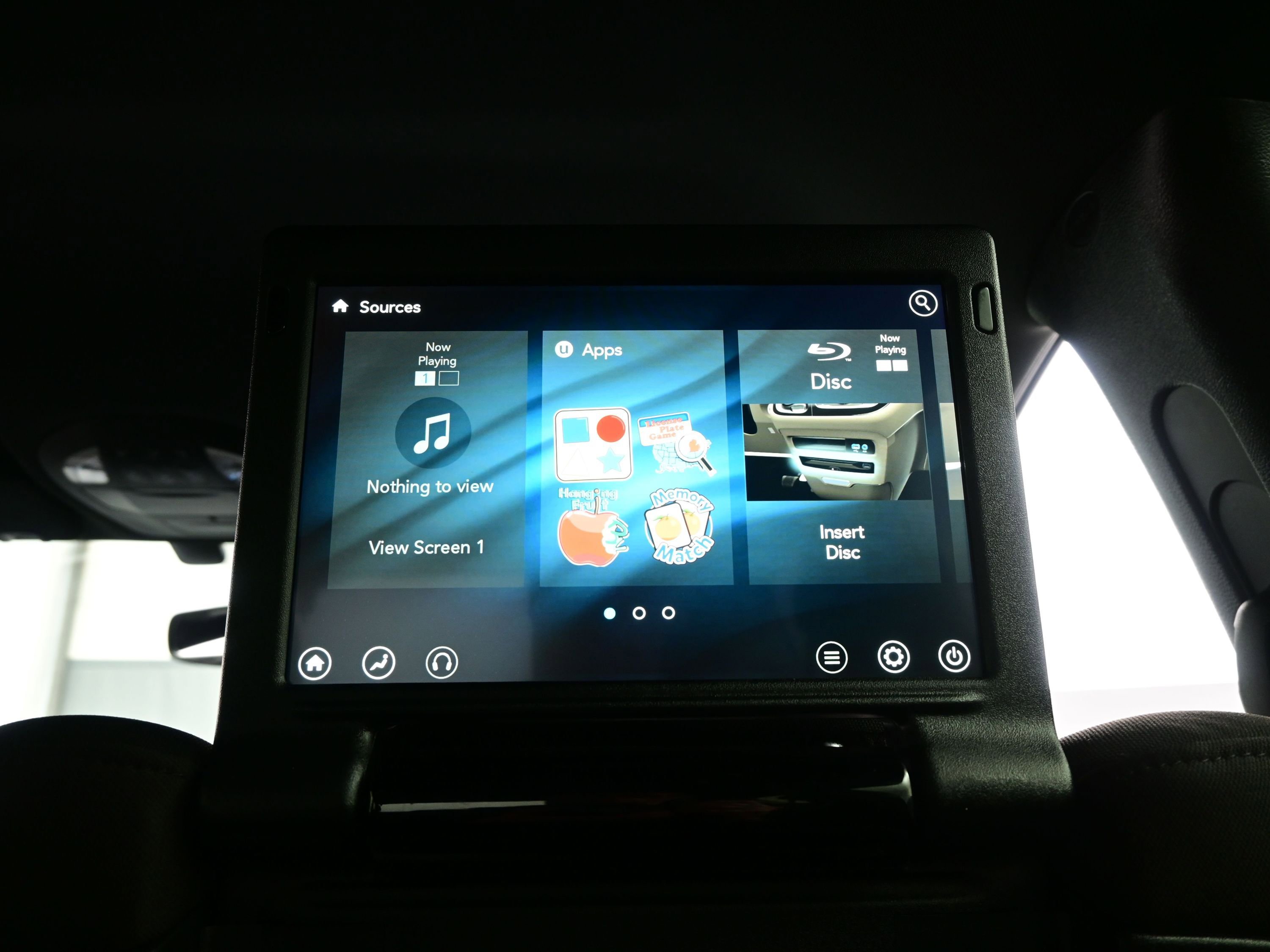 Used 2021 Chrysler Pacifica Touring w/ Uconnect Theater Family Group image 17