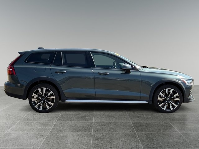 Used 2026 Volvo V60 B5 Cross Country Ultra w/ Climate Package AWD/4WD image 7