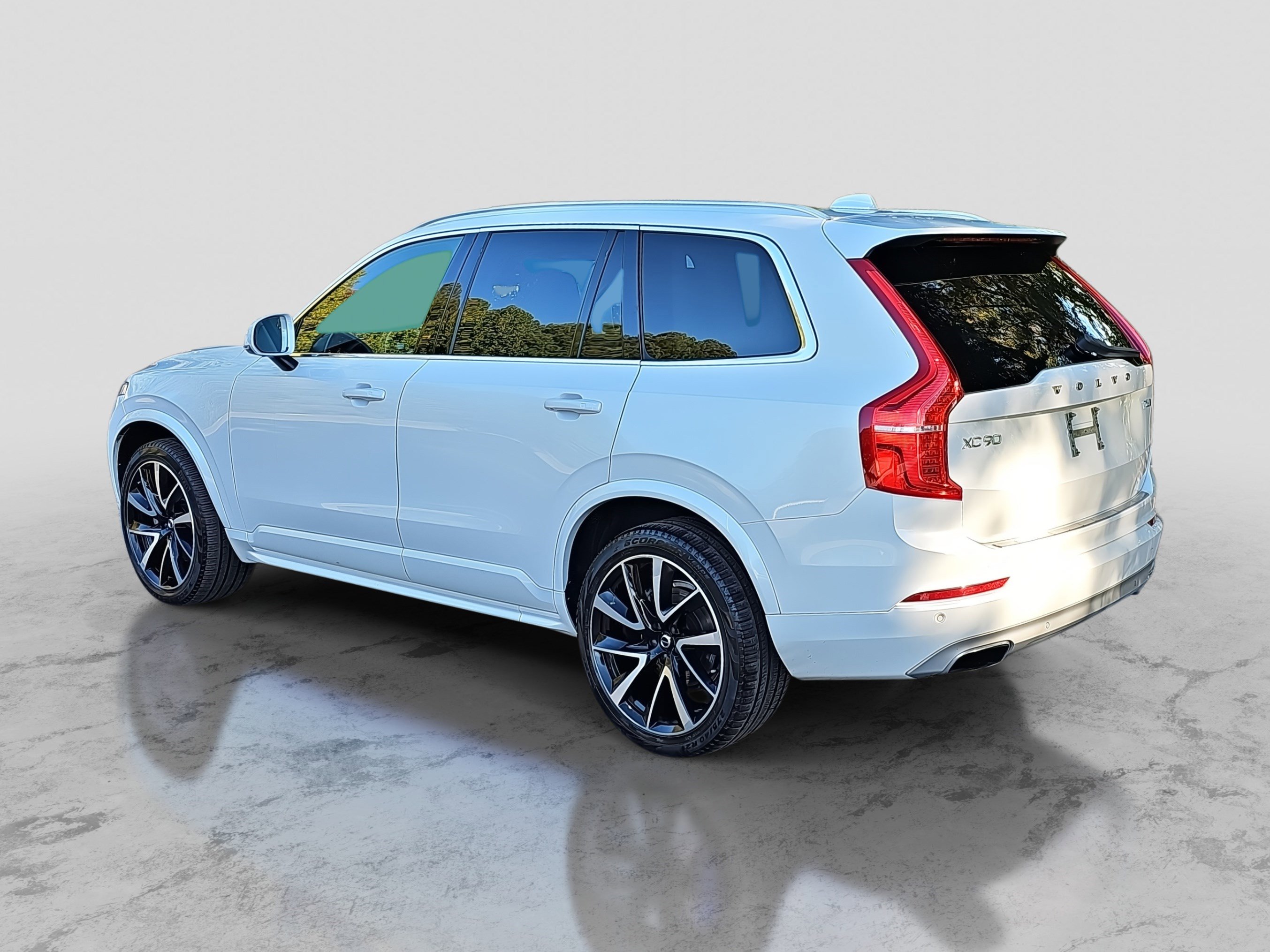 Used 2021 Volvo XC90 T6 Momentum image 7