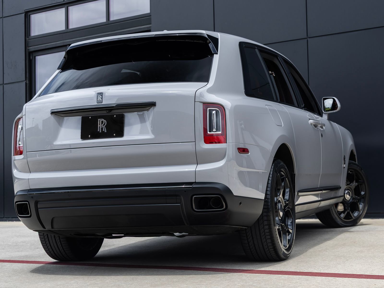 Certified 2023 Rolls-Royce Cullinan Black Badge image 2