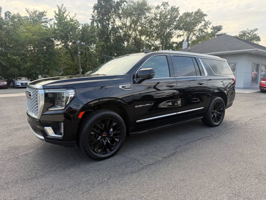 Used 2022 GMC Yukon XL Denali AWD/4WD image 3
