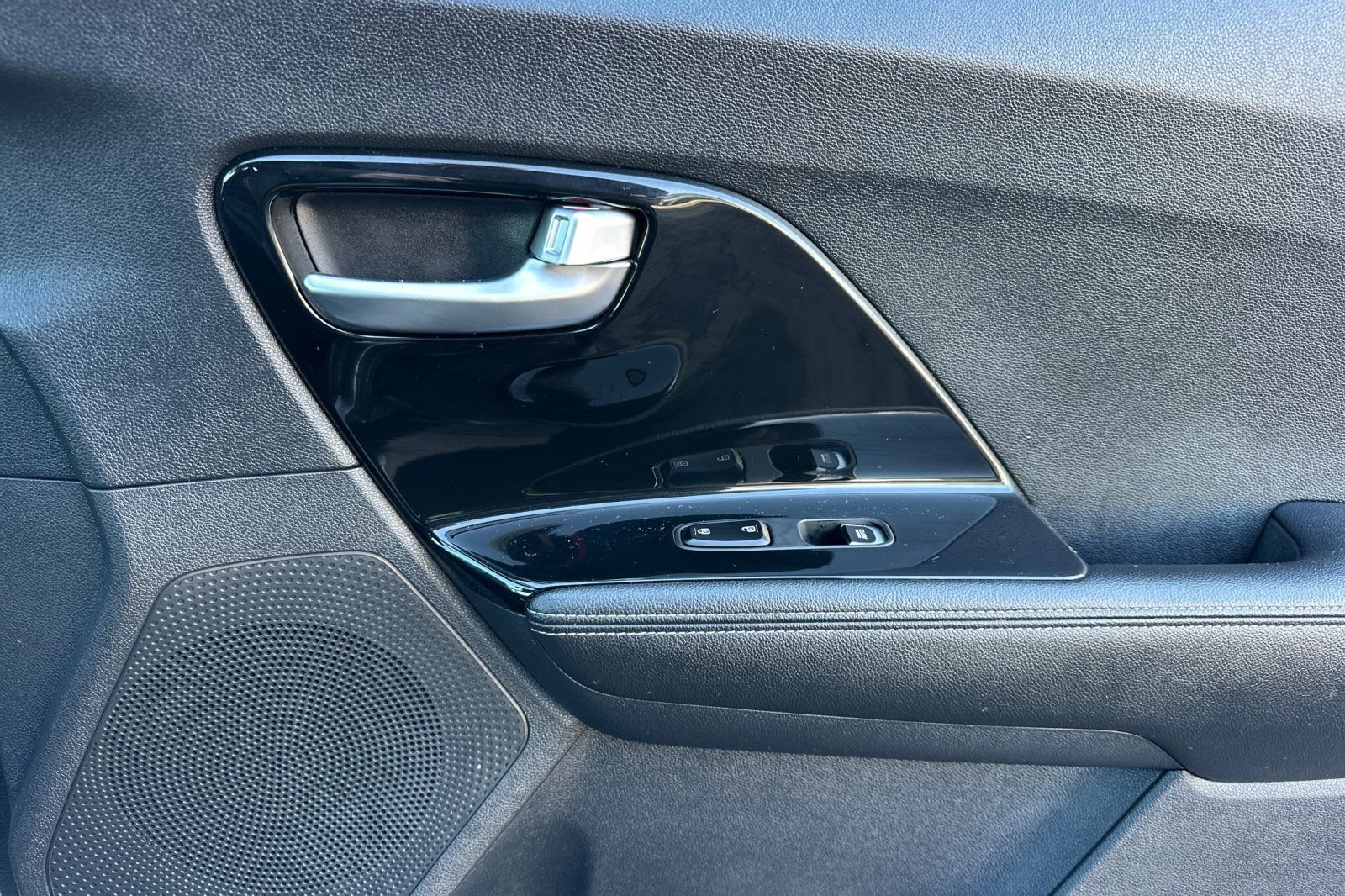 Used 2022 Kia Niro EX image 19