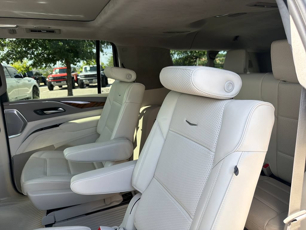 Used 2024 Cadillac Escalade ESV Sport Platinum w/ LPO, Floor Liner Package AWD/4WD image 38