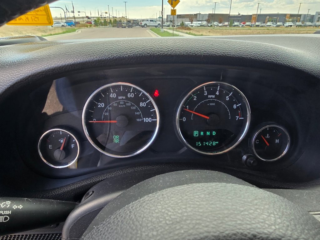 Used 2015 Jeep Wrangler Unlimited Rubicon w/ Connectivity Group image 19