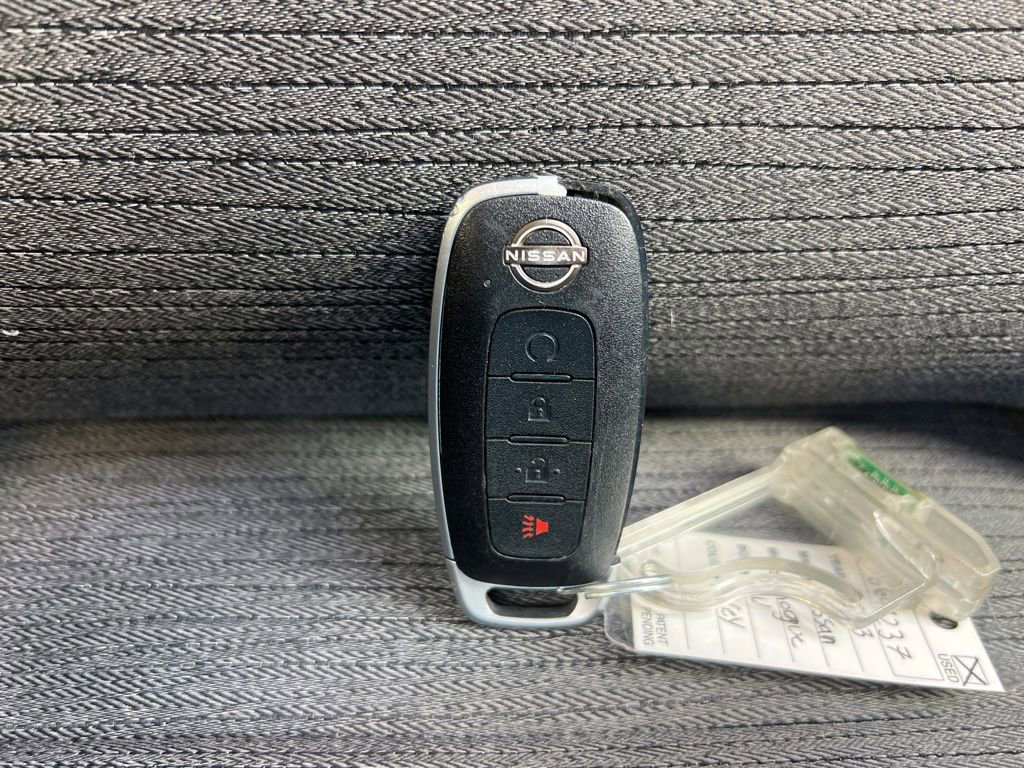 Used 2023 Nissan Rogue SV image 29