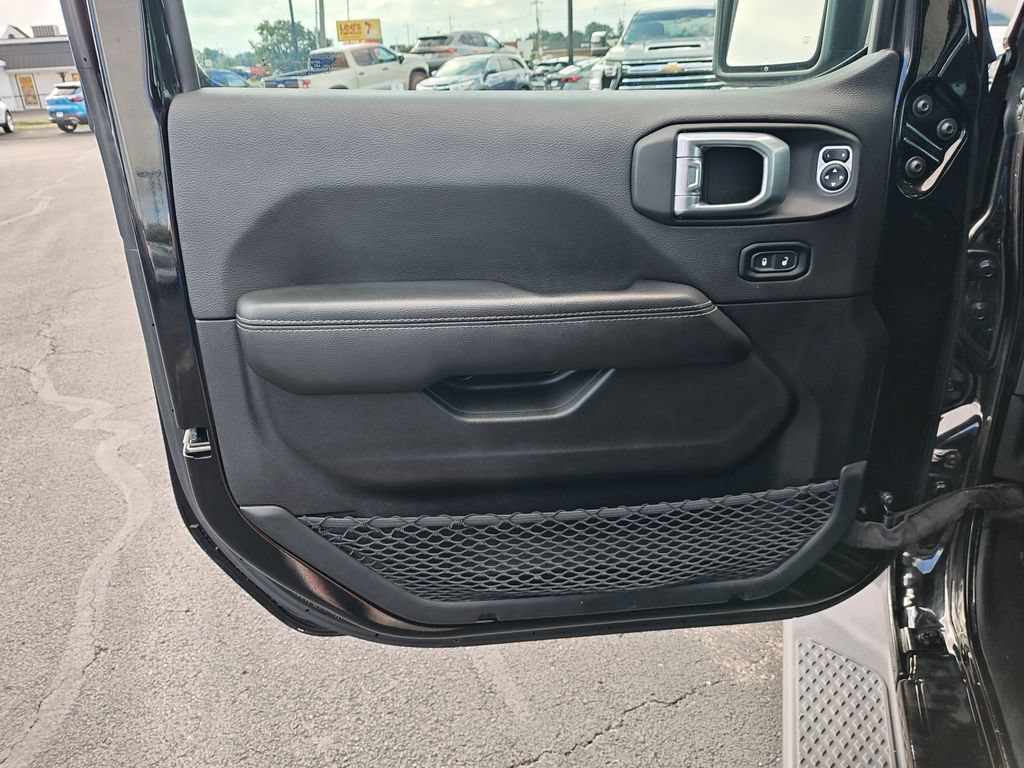 Used 2021 Jeep Gladiator Overland w/ Cold Weather Group AWD/4WD image 12