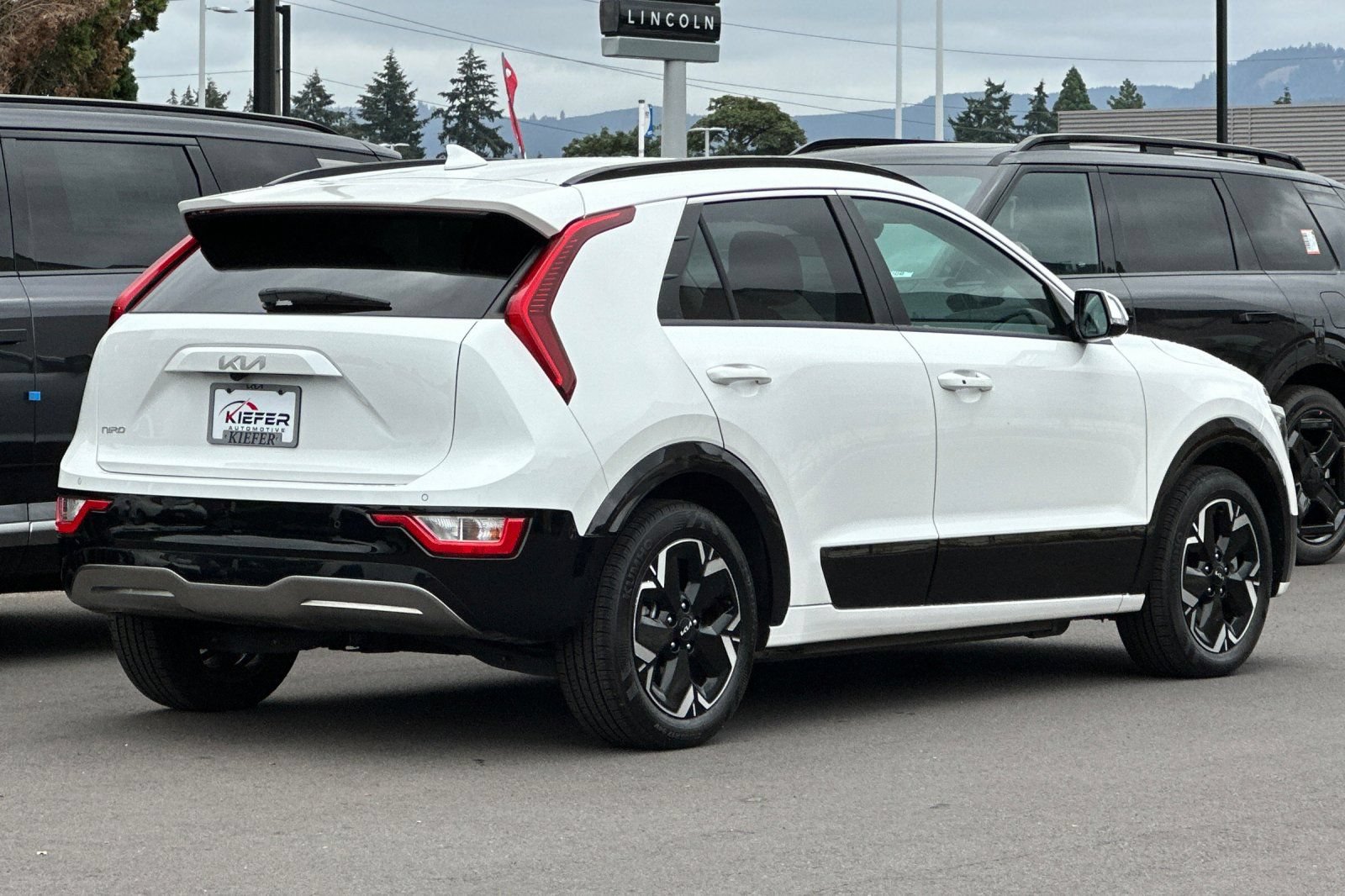 Certified 2023 Kia Niro Wind w/ Wind Preserve Package FWD image 4
