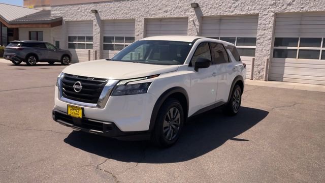 Used 2024 Nissan Pathfinder S AWD/4WD image 5