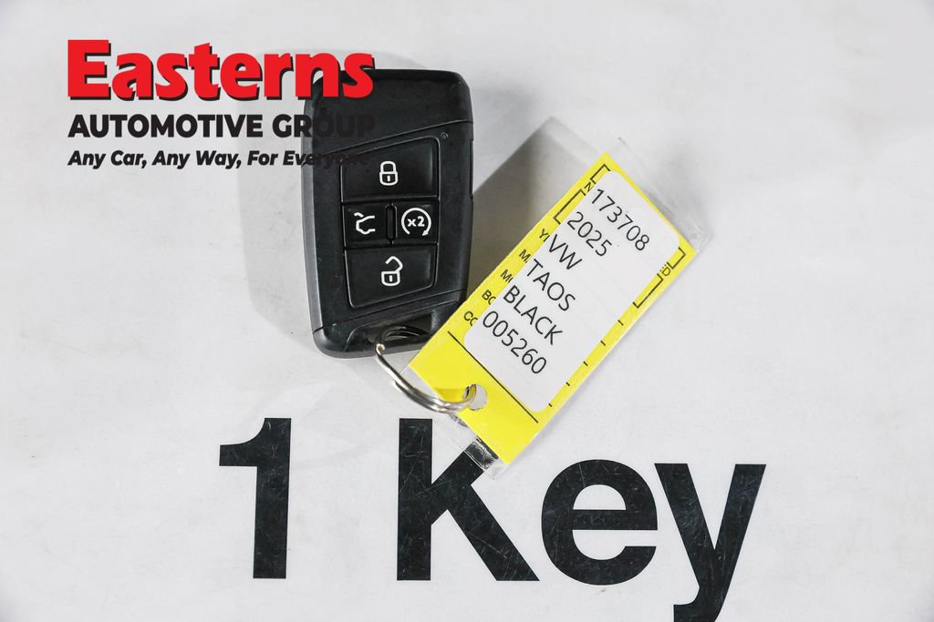 Used 2025 Volkswagen Taos SE AWD/4WD image 24
