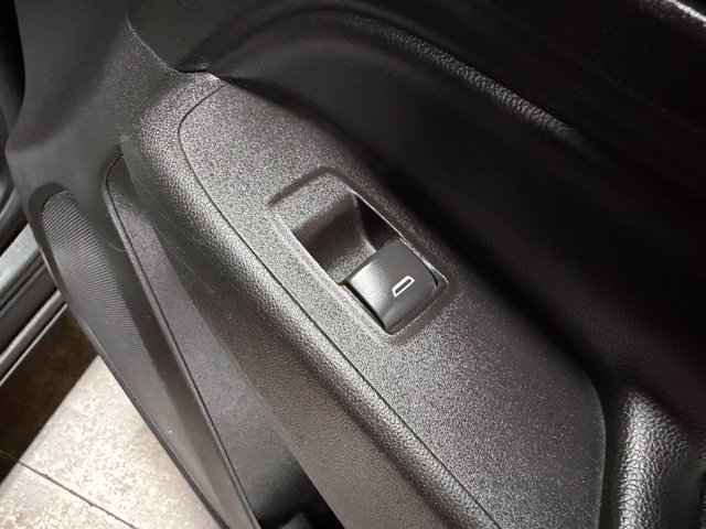 Used 2018 Chevrolet Equinox LT AWD/4WD image 27
