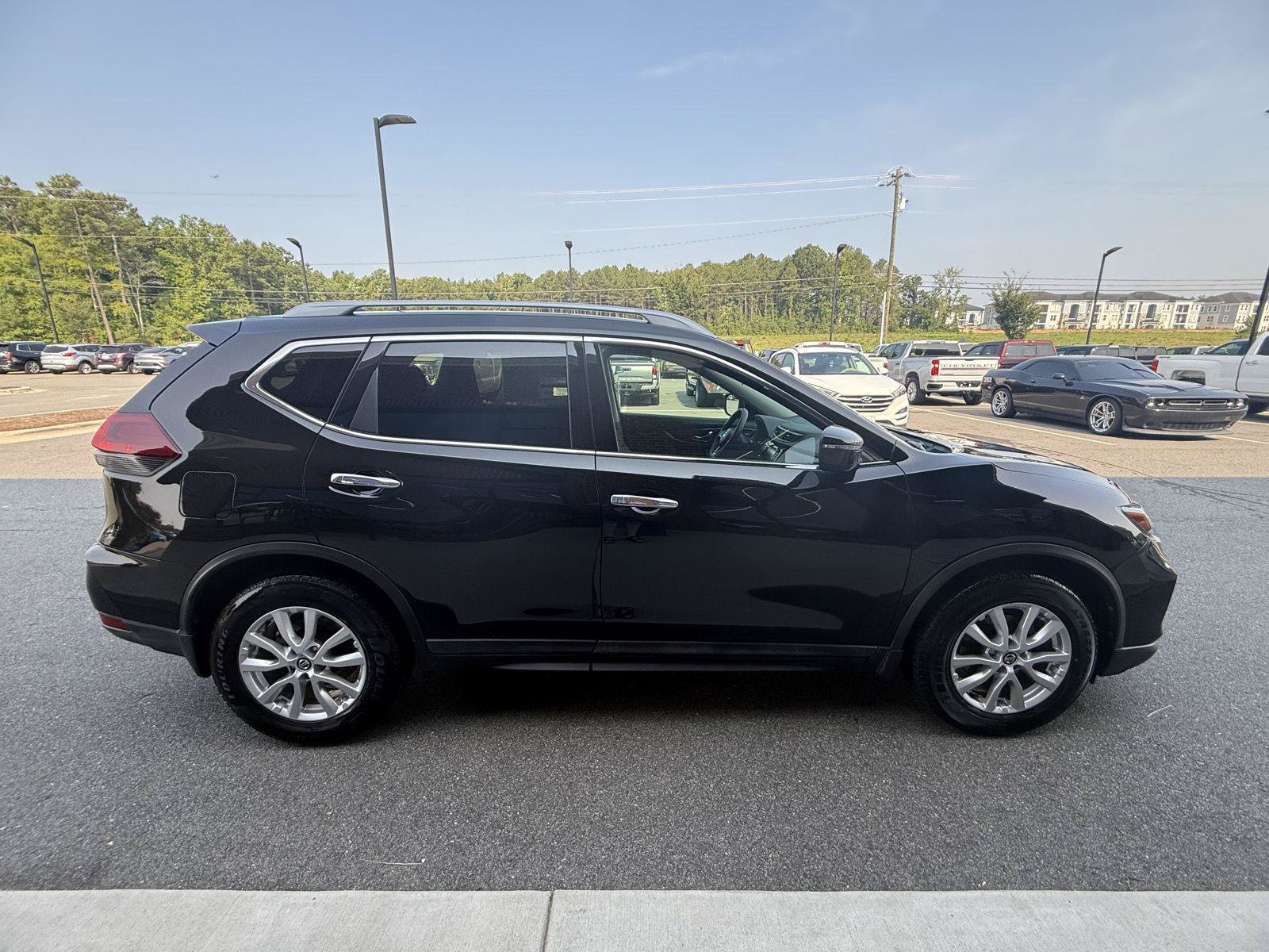 Used 2020 Nissan Rogue S w/ Special Edition Package FWD image 7