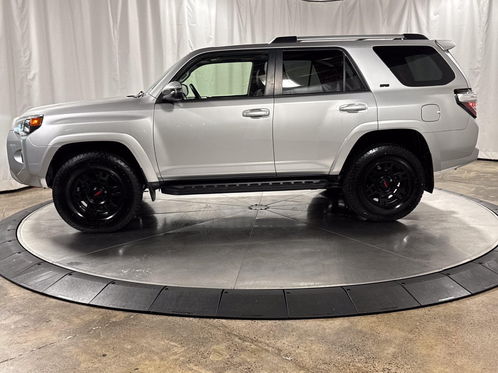 Used 2021 Toyota 4Runner SR5 Premium w/ Moonroof Package AWD/4WD image 8