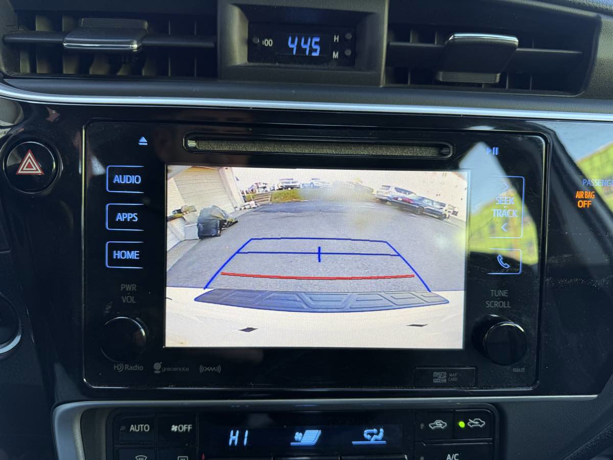 Used 2018 Toyota Corolla XLE image 19