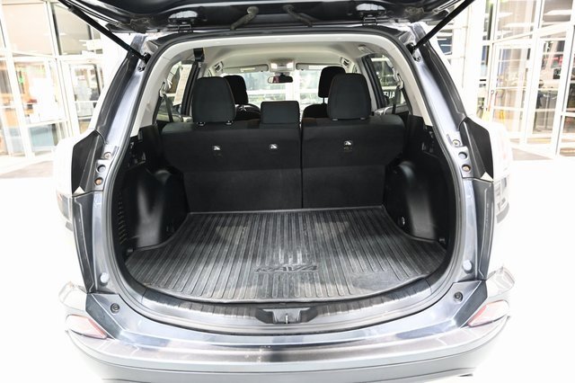Used 2018 Toyota RAV4 LE image 25