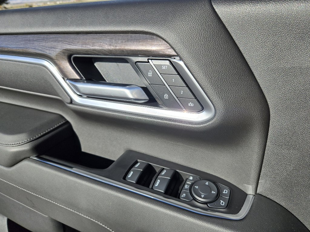 Used 2025 Chevrolet Silverado 3500 LTZ w/ LTZ Premium Package image 15