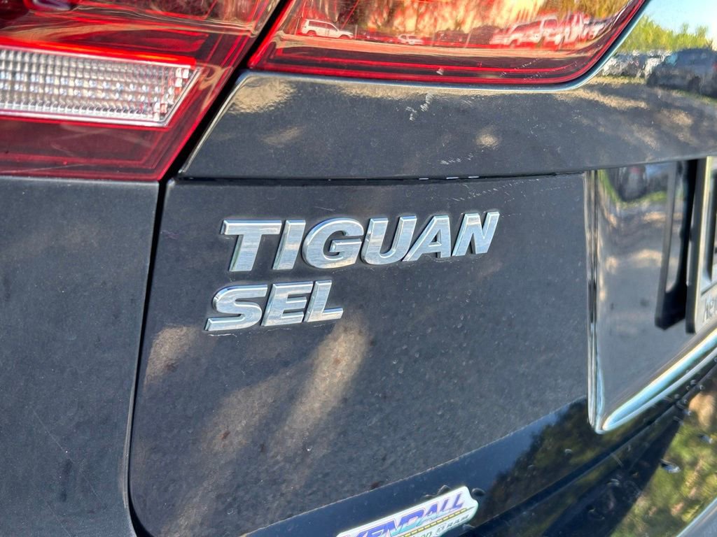 Used 2018 Volkswagen Tiguan SEL Premium image 31