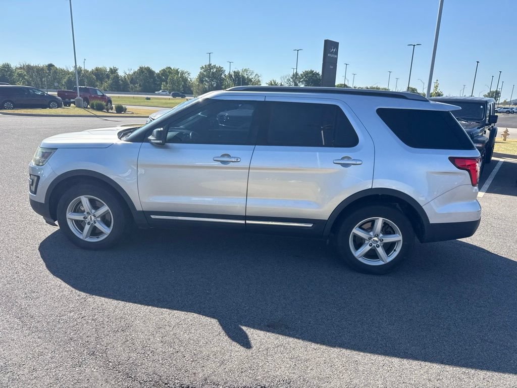 Used 2016 Ford Explorer XLT AWD/4WD image 6