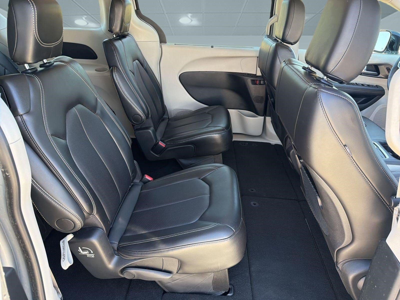 Certified 2024 Chrysler Pacifica Touring-L FWD image 28