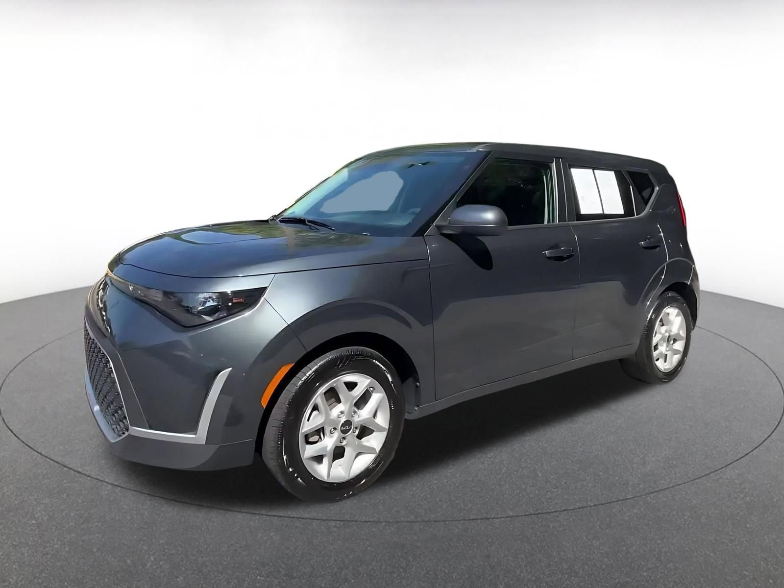 Used 2025 Kia Soul LX w/ LX Technology Package FWD image 8