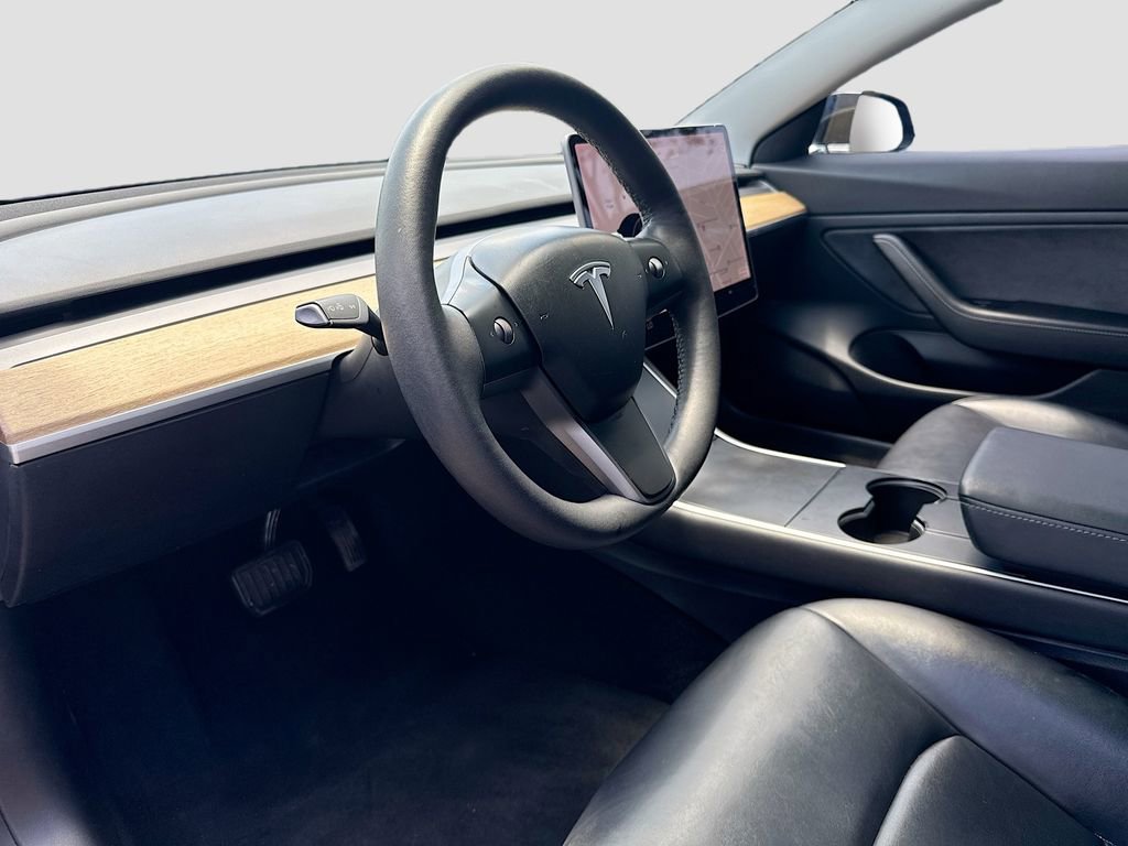 Used 2020 Tesla Model 3 Standard Range image 8