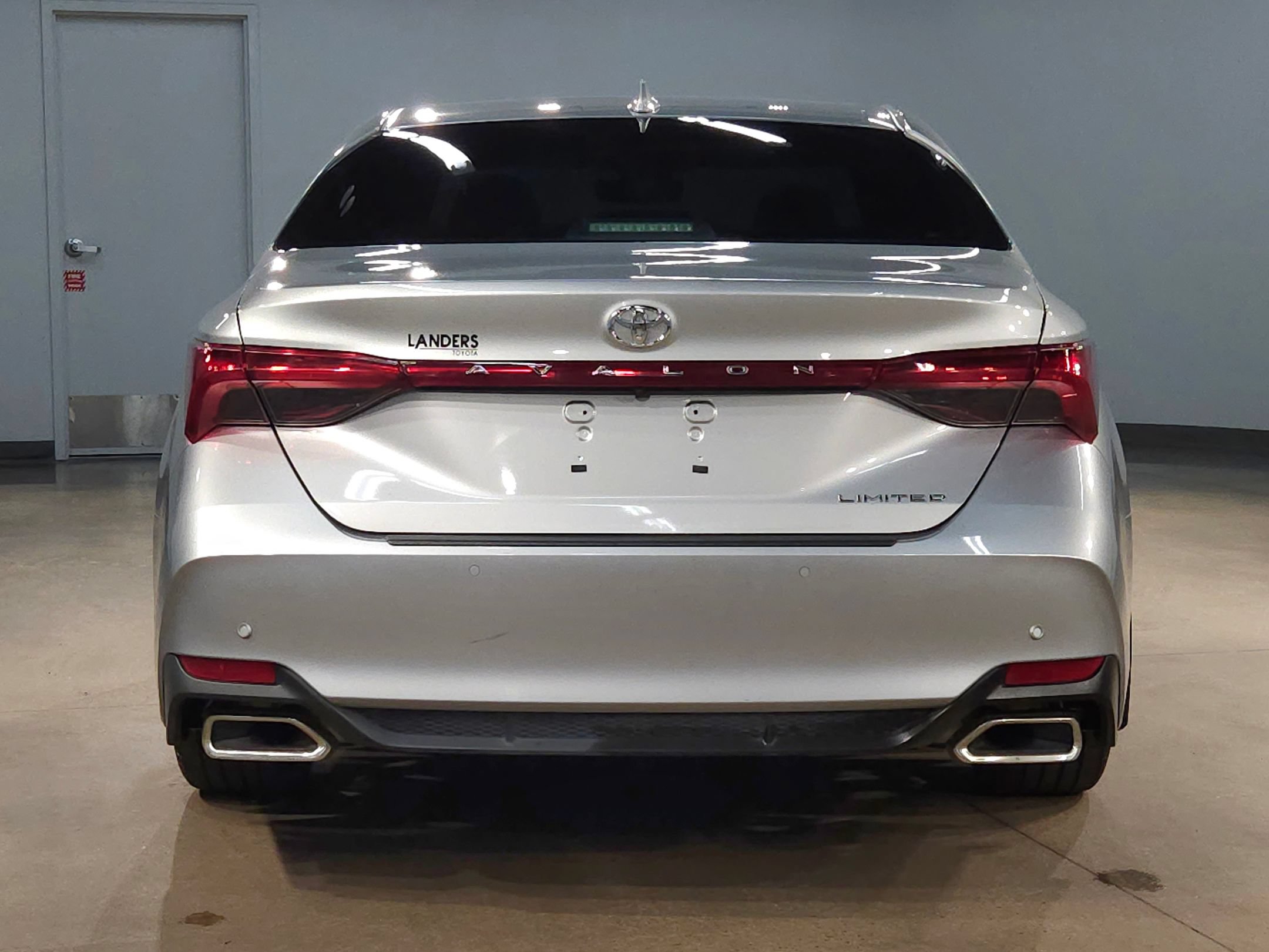 Used 2021 Toyota Avalon Limited w/ Advanced Safety Package FWD image 6