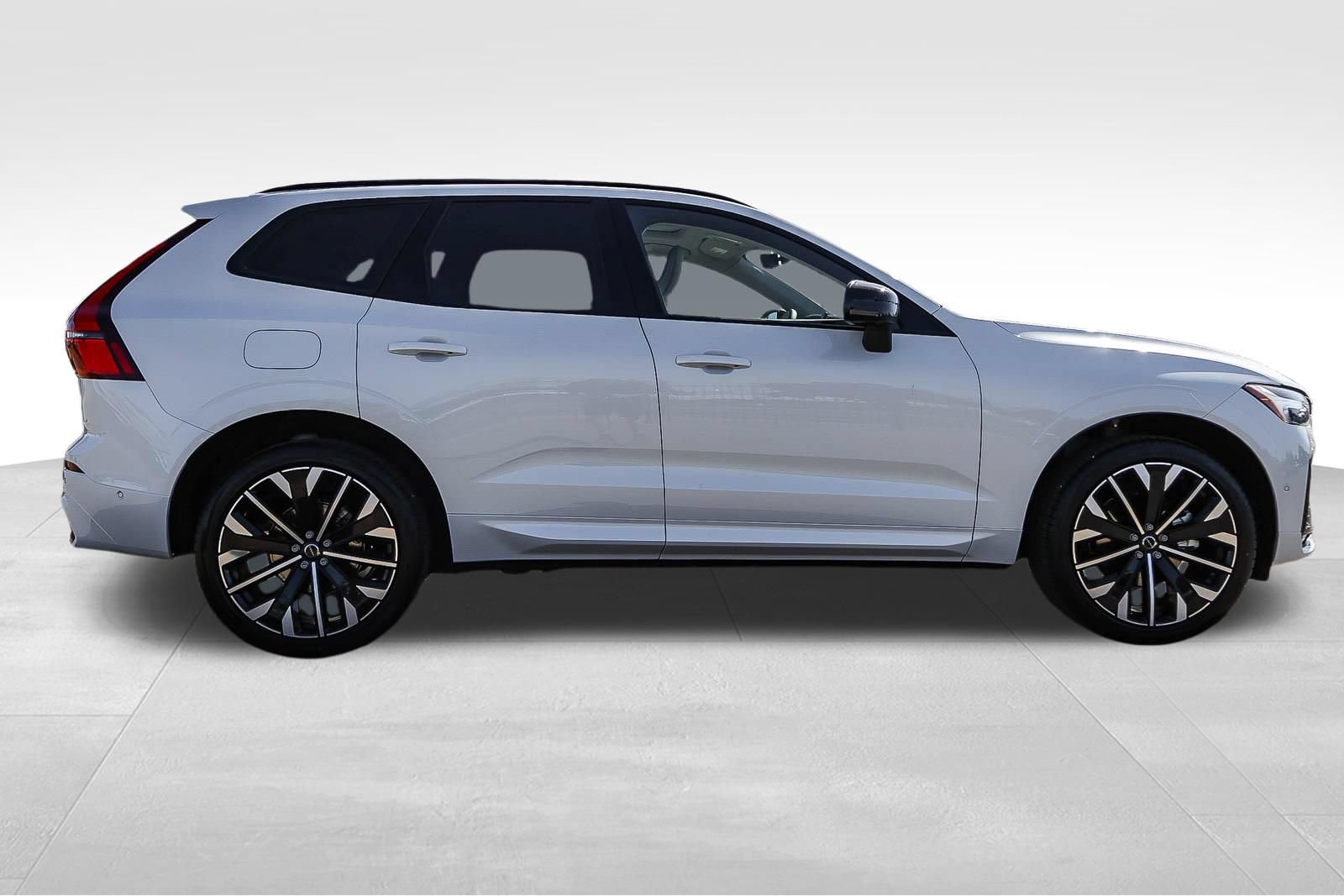 New 2026 Volvo XC60 B5 Ultra AWD/4WD image 4