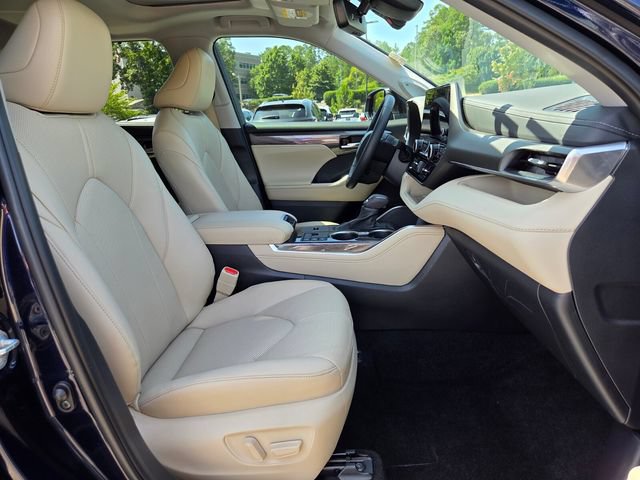 Used 2024 Toyota Highlander Limited AWD/4WD image 21