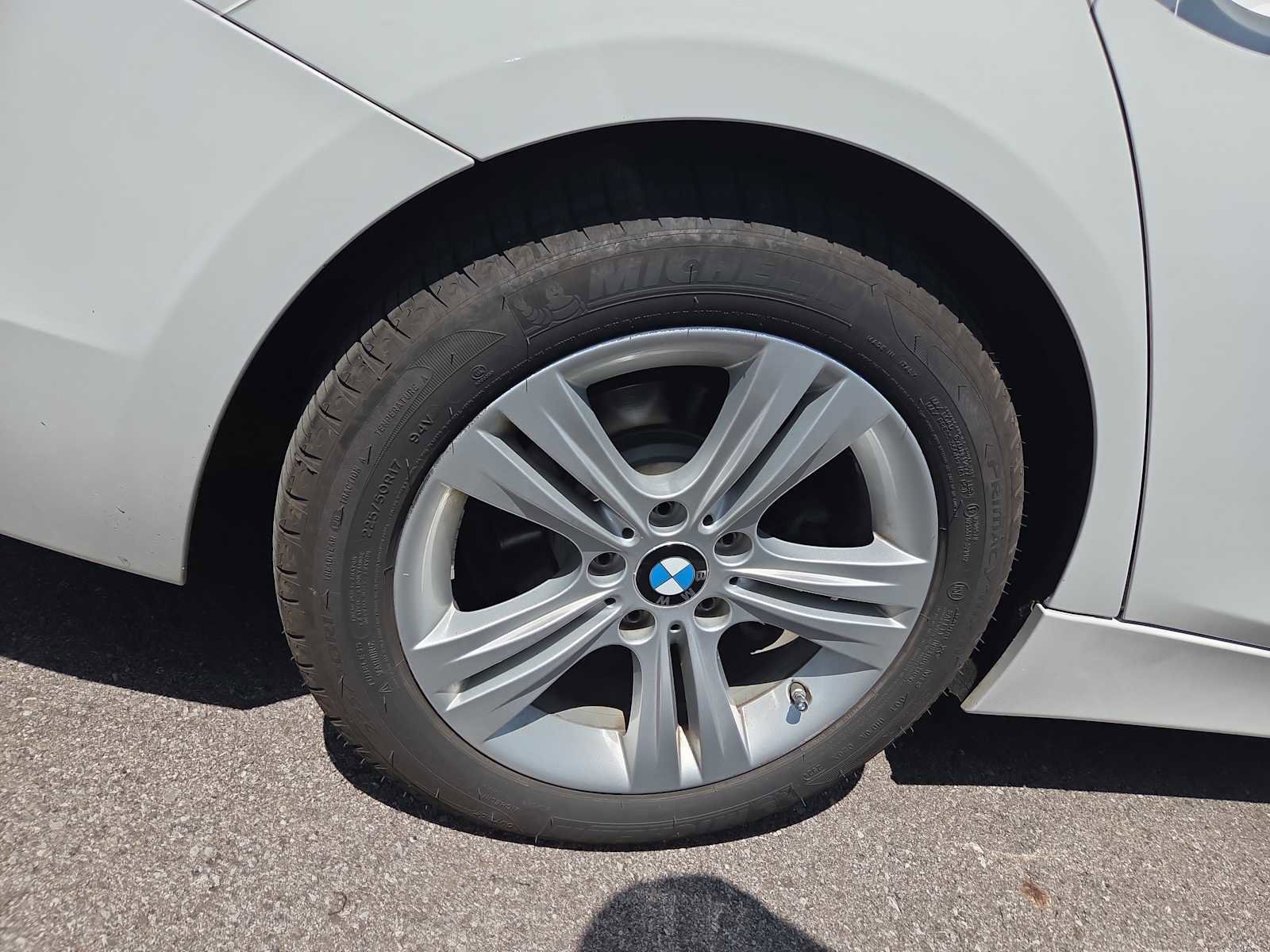 Used 2017 BMW 330i xDrive Sedan image 4