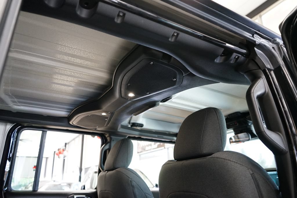 Used 2024 Jeep Wrangler Unlimited AWD/4WD image 12