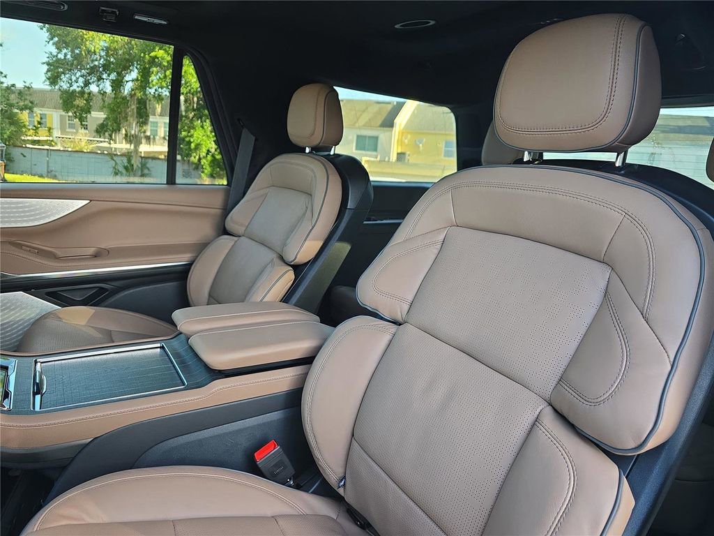 New 2026 Lincoln Navigator Black Label AWD/4WD image 15