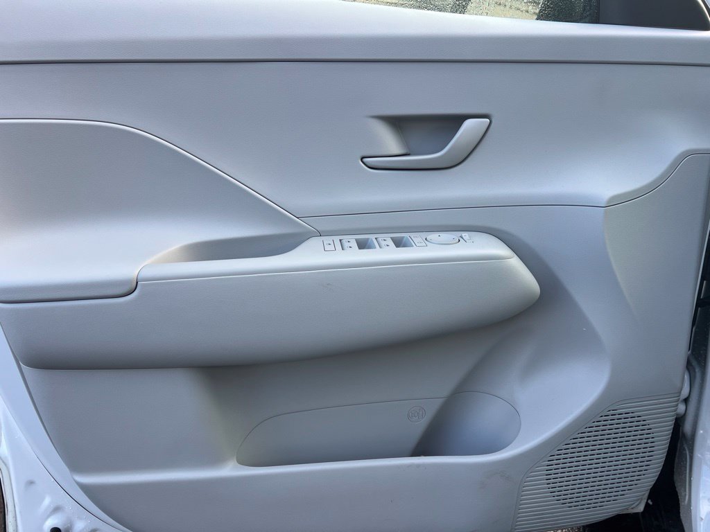 Certified 2025 Hyundai Kona SEL AWD/4WD image 11