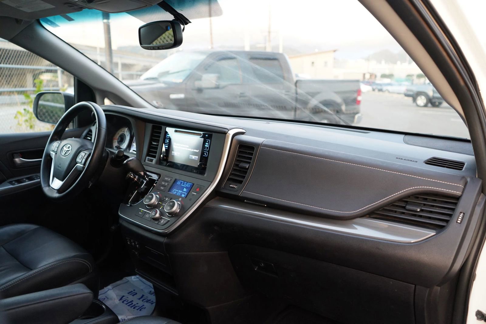 Used 2015 Toyota Sienna SE Premium image 24