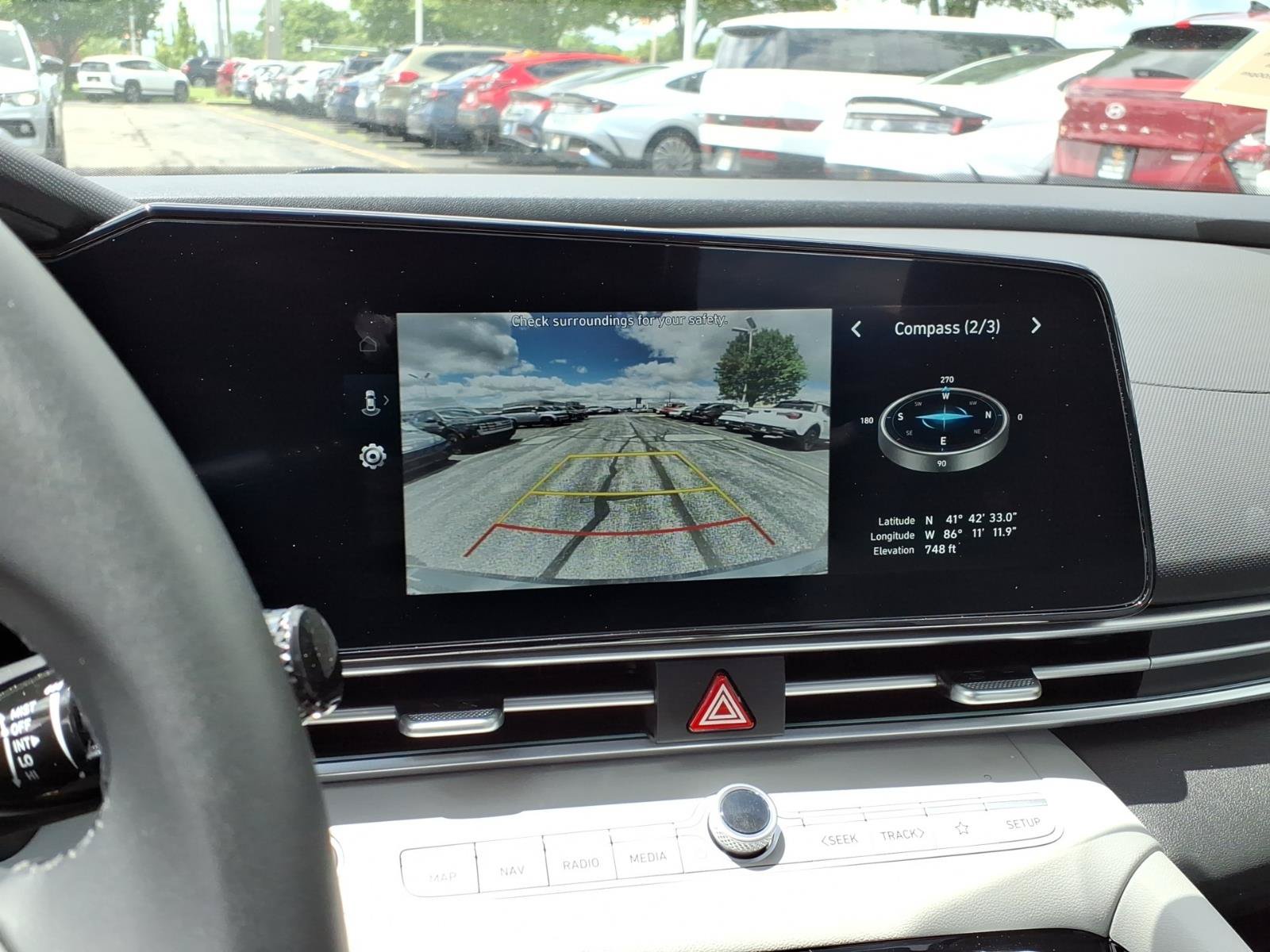 New 2025 Hyundai Elantra Limited FWD image 16