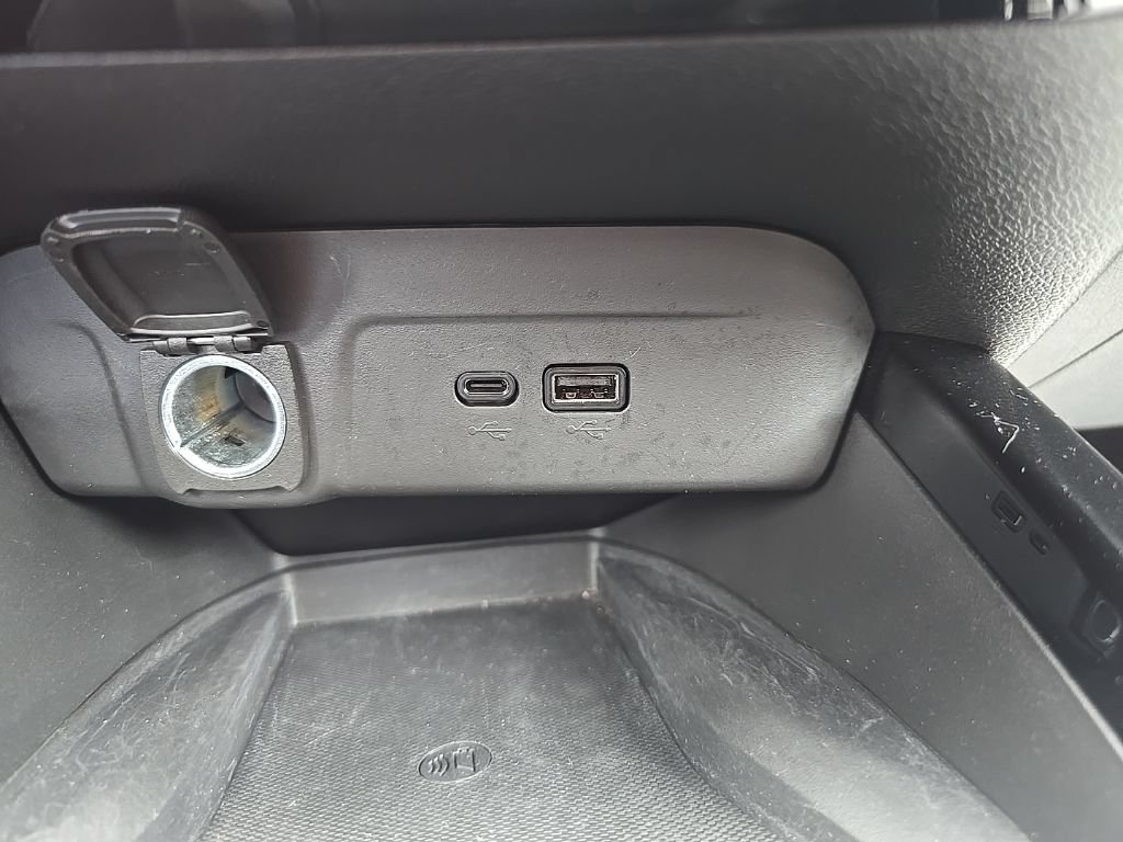 Certified 2024 Chevrolet Trax RS w/ Sunroof Package FWD image 16