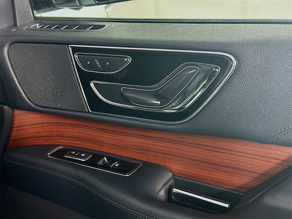 Used 2022 Lincoln Navigator L 4WD image 24