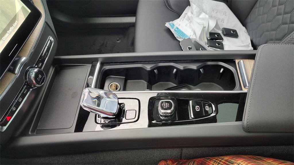 New 2026 Volvo XC60 T8 Plus w/ Protection Package Premier image 19