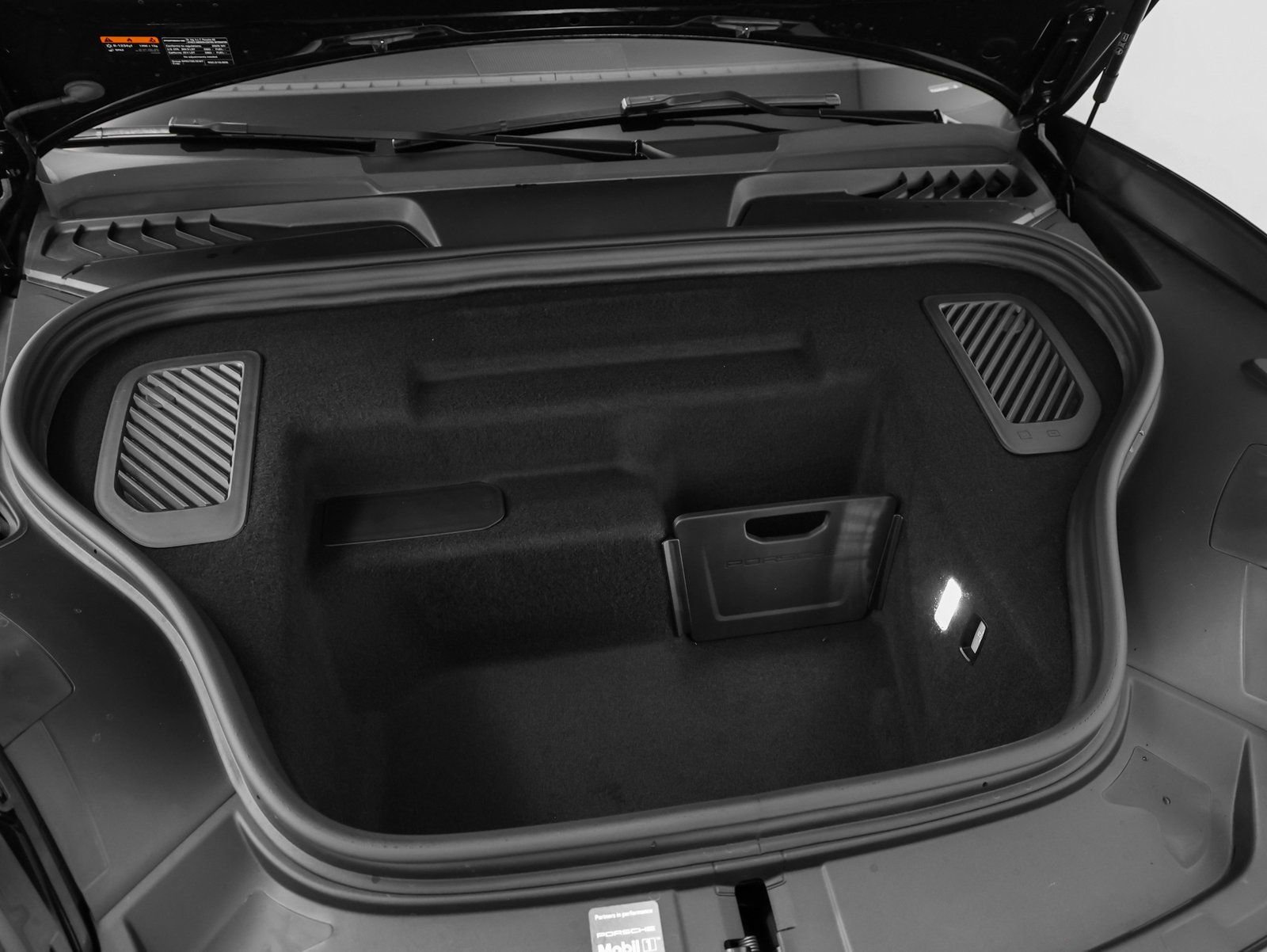 Certified 2025 Porsche Macan 4 Electric image 16