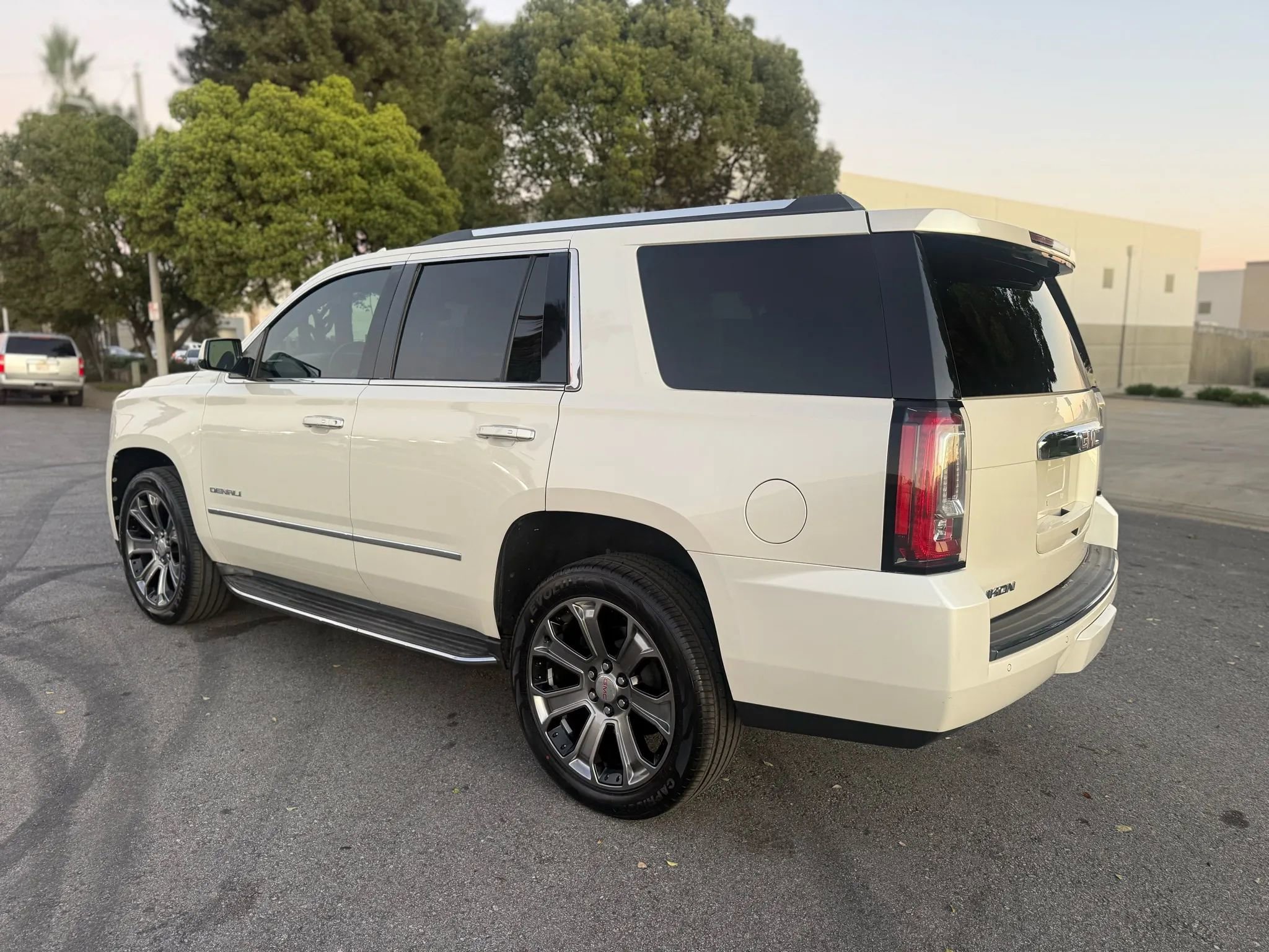 Used 2015 GMC Yukon Denali AWD/4WD image 7