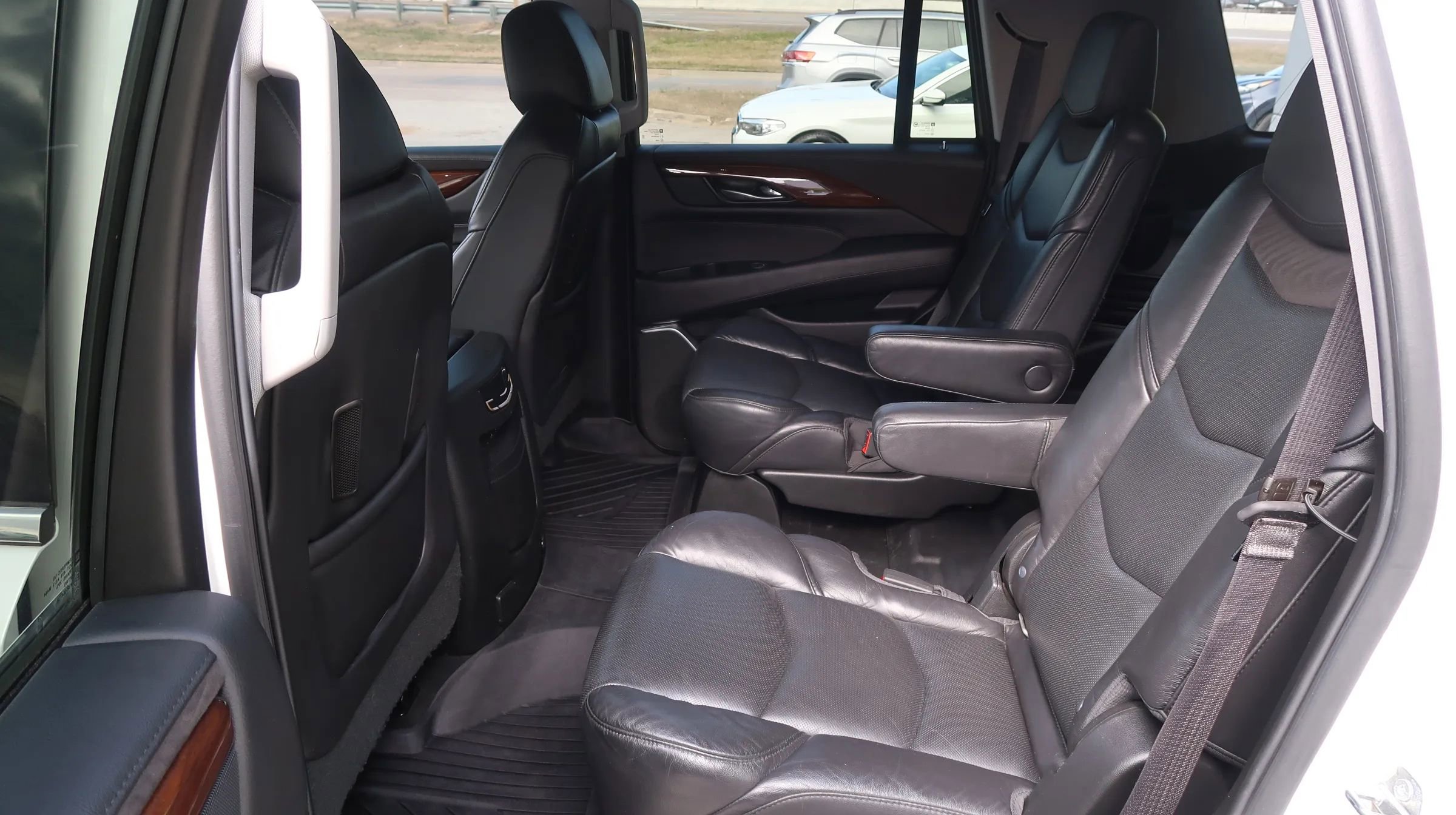 Used 2018 Cadillac Escalade Premium Luxury AWD/4WD image 20