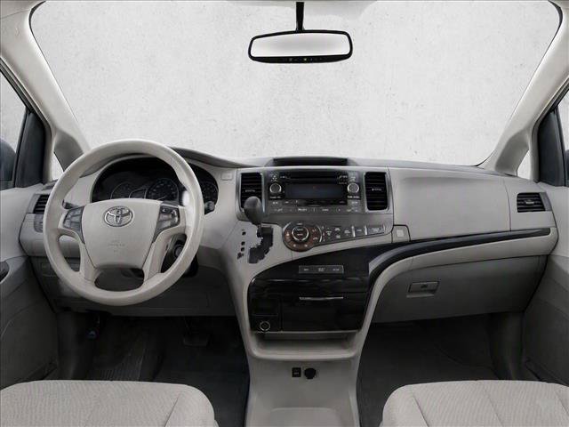 Used 2013 Toyota Sienna LE AWD/4WD image 18