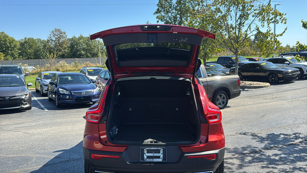 Used 2019 Volvo XC40 T5 R-Design AWD/4WD image 10